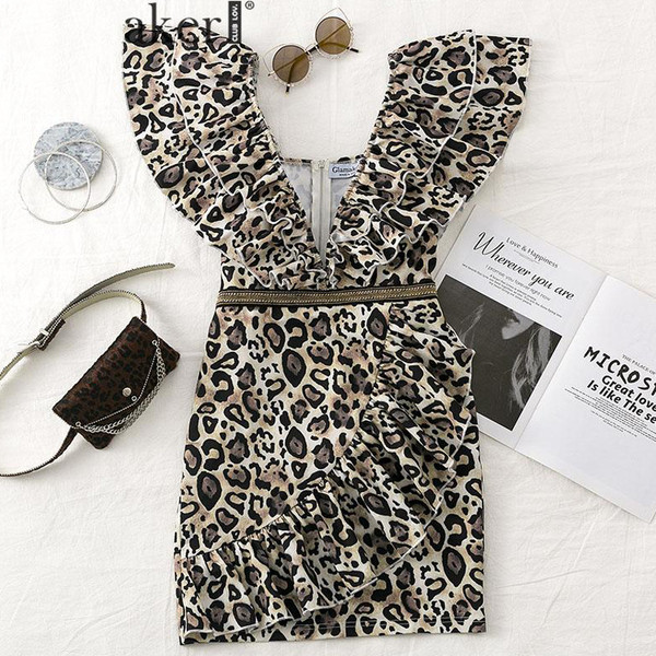 Rochie scurtă de damă modernă, cu mâneci scurte și decolteu adânc