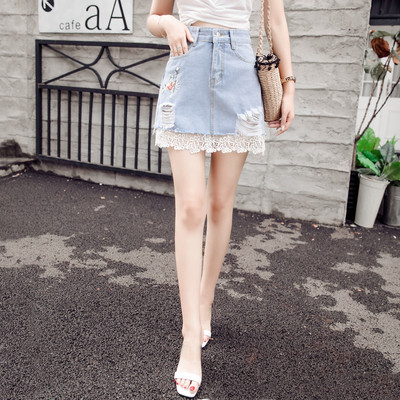 Šiuolaikinis moteriškas sijonas su nėriniais, siuvinėjimais ir plėšytais motyvais