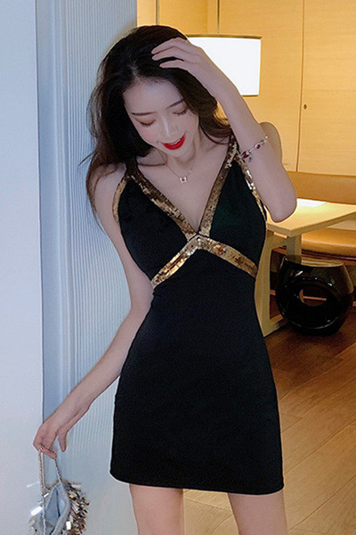 Стилна дамска рокля с пайети и тънки презрамки