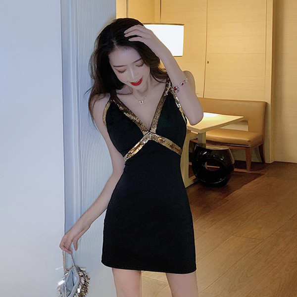 Стилна дамска рокля с пайети и тънки презрамки