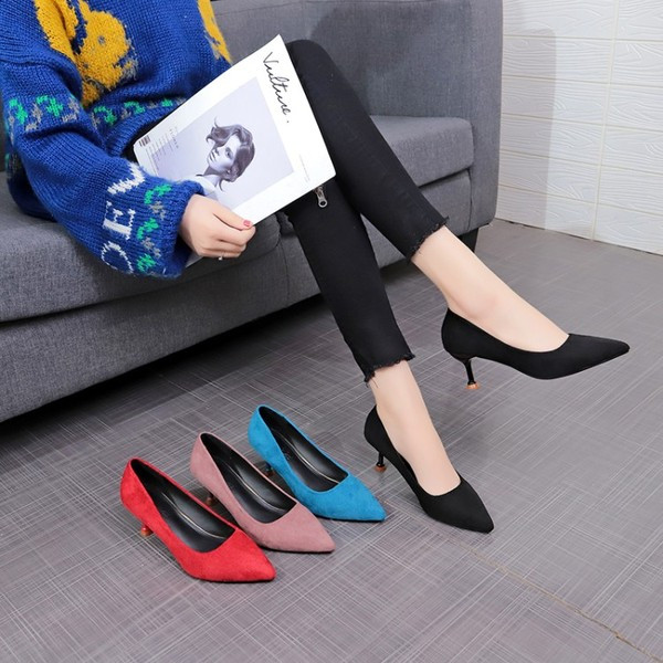 Stilīgi sieviešu apavi, smails modelis ar plānu papēdi