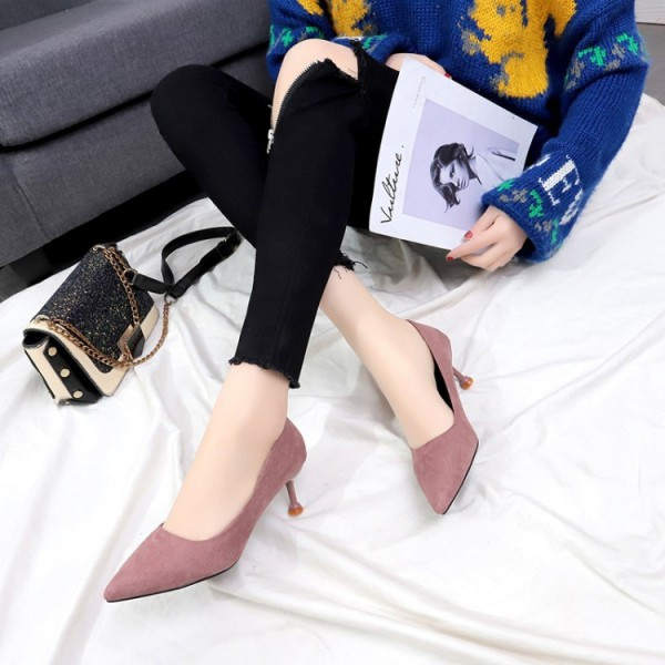 Stilīgi sieviešu apavi, smails modelis ar plānu papēdi