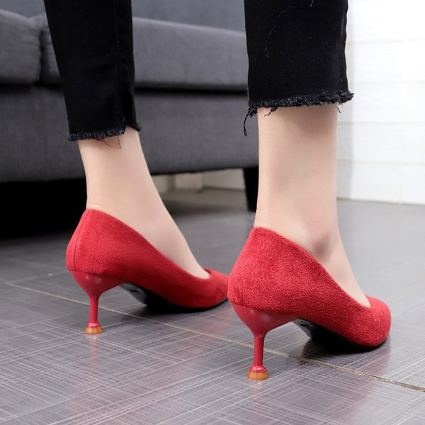 Stilīgi sieviešu apavi, smails modelis ar plānu papēdi