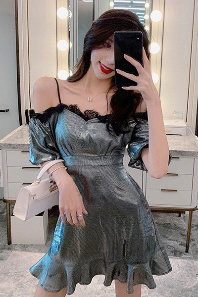 Új modell női ruha csipkével és pántokkal