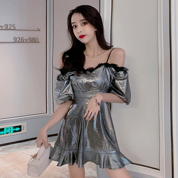 Új modell női ruha csipkével és pántokkal