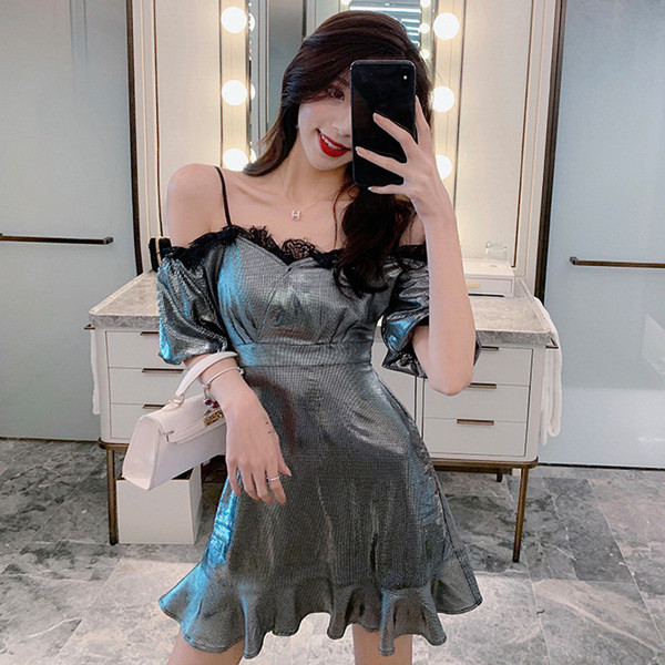 Új modell női ruha csipkével és pántokkal