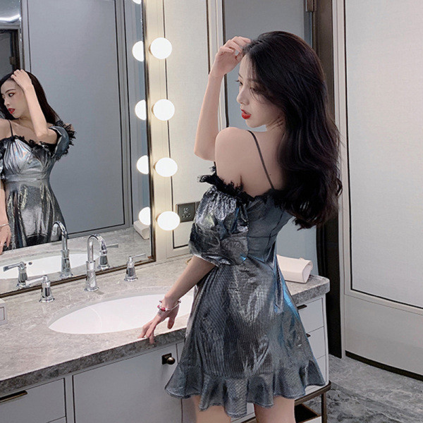 Új modell női ruha csipkével és pántokkal