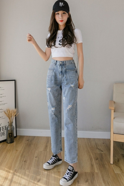 Mūsdienīgi sieviešu džinsi ar augstu vidukli un plēstiem elementiem