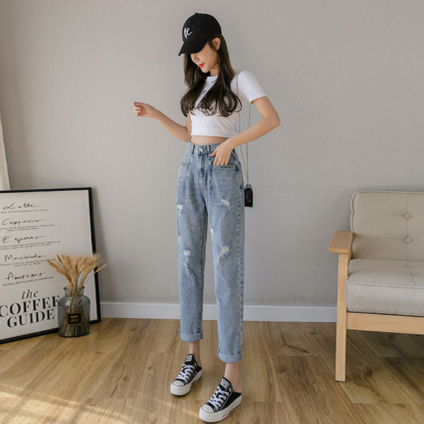 Mūsdienīgi sieviešu džinsi ar augstu vidukli un plēstiem elementiem