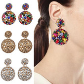 Apaļi sieviešu auskari ar akmeņiem