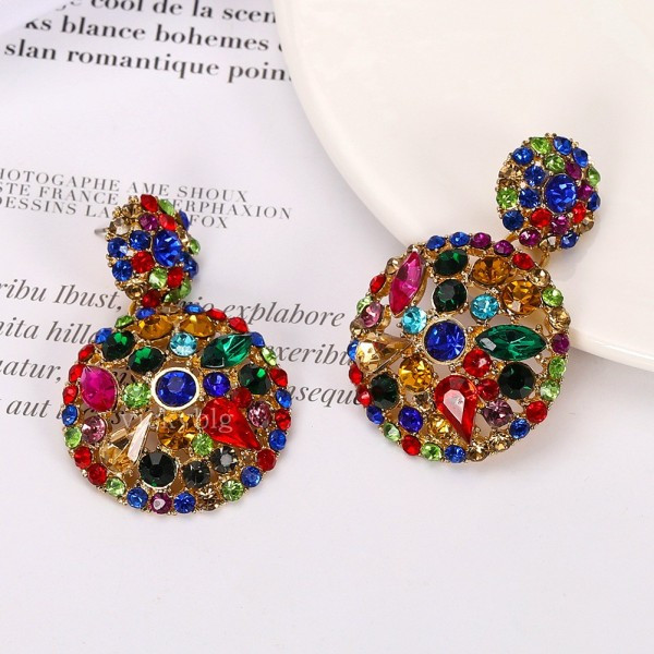 Apaļi sieviešu auskari ar akmeņiem