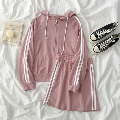 Ikdienas sieviešu komplekts no plānām adījumiem, tostarp sporta krekls ar kapuci un svārki