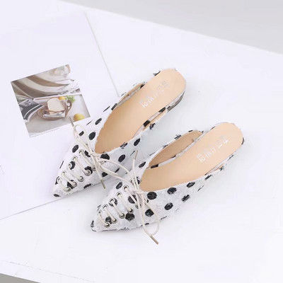 Pöttyös női papucs nyakkendővel fekete-fehér színben