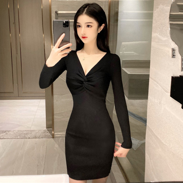 Uut mudelit pikkade varrukatega ja spitsikaelusega naiste kleit