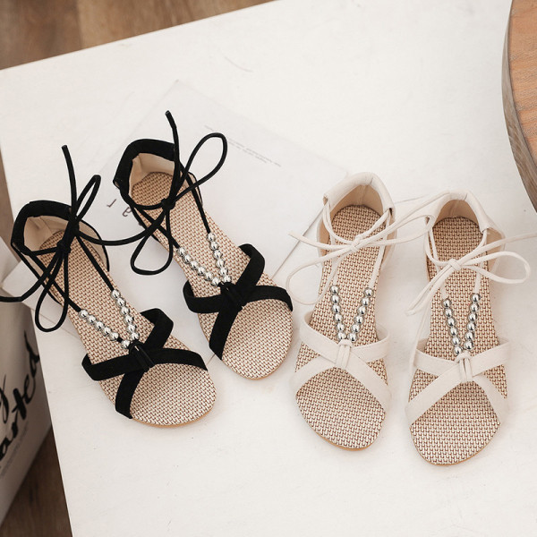 Moteriškos laisvalaikio basutės su raišteliais ir metaliniais karoliukais