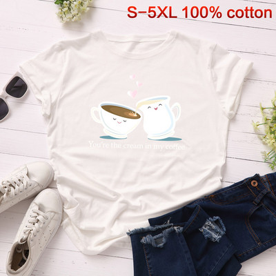 Naiste vabaaja t-särk ovaalse kaelusega aplikatsiooni ja pealdisega