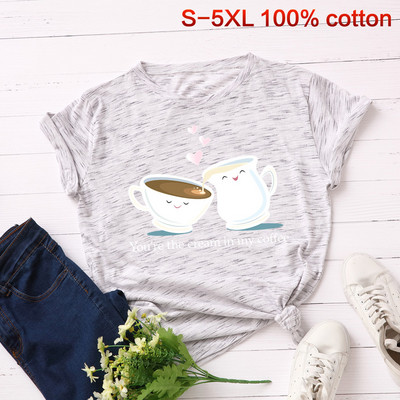 Naiste vabaaja t-särk ovaalse kaelusega aplikatsiooni ja pealdisega