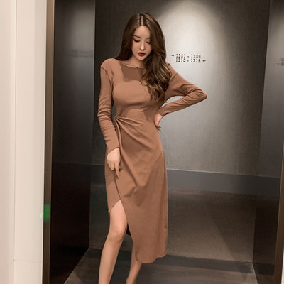 Naiste asümmeetriline pikkade varrukatega kleit