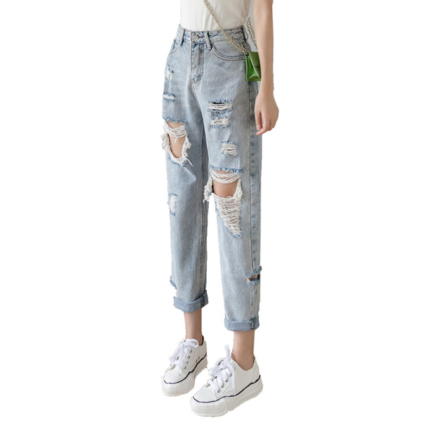 Ikdienišķi zili sieviešu džinsi ar augstu vidukli un saplēstiem motīviem