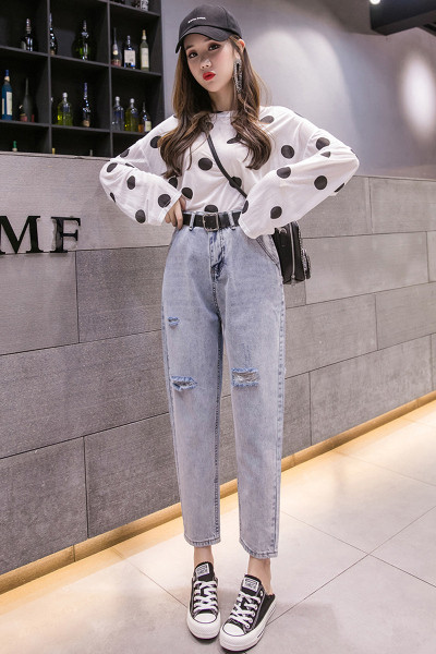 Magas derekú széles női farmer új modellje