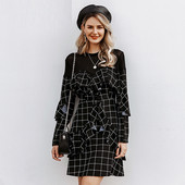 Elegantne naiste lühike kleit pikkade varrukate ja ovaalse kaelusega