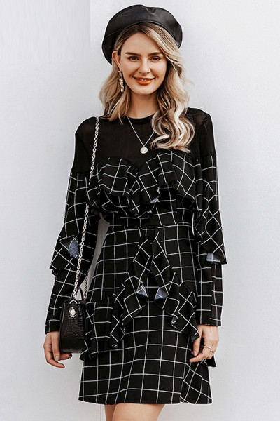 Elegantne naiste lühike kleit pikkade varrukate ja ovaalse kaelusega