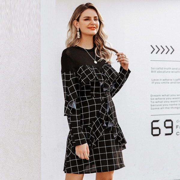 Elegantne naiste lühike kleit pikkade varrukate ja ovaalse kaelusega