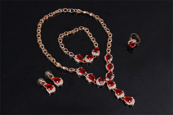 Elegantan ženski set ogrlica, naušnice, narukvica i prsten