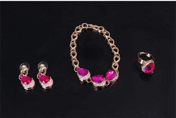 Elegantan ženski set ogrlica, naušnice, narukvica i prsten