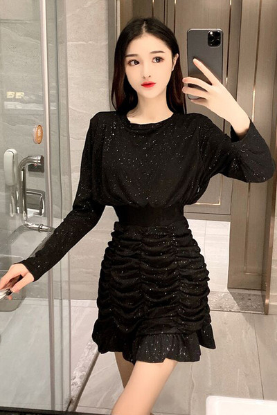 Стилна дамска рокля с овално деколте и дълъг ръкав