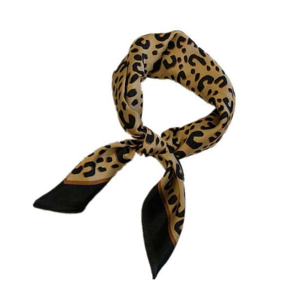 Aktuāla sieviešu zīda šalle ar leoparda rakstu