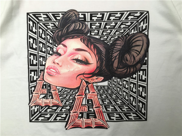 Alkalmi női póló mintával és ovális nyakkivágással