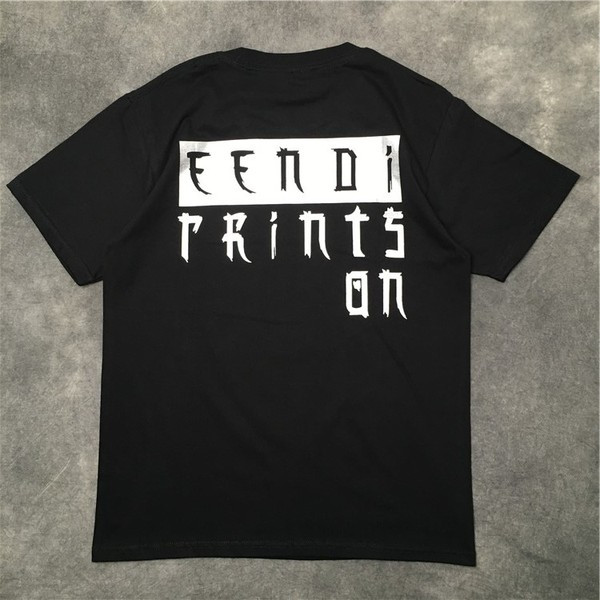 Alkalmi női póló mintával és ovális nyakkivágással