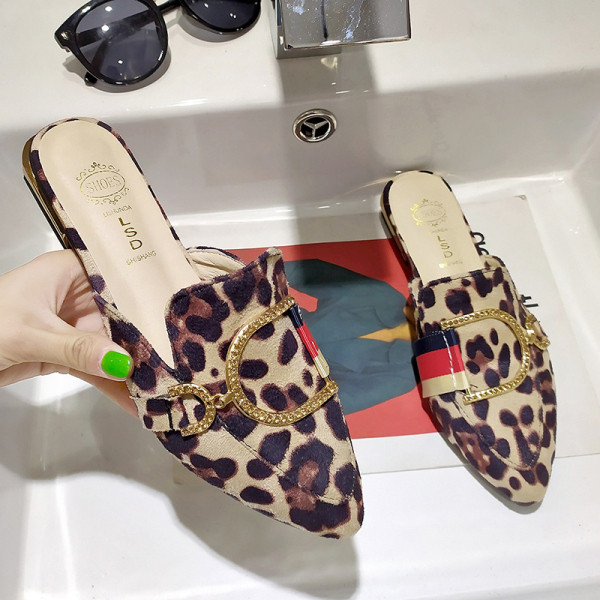 Fém elemes, állatmintás női papucs