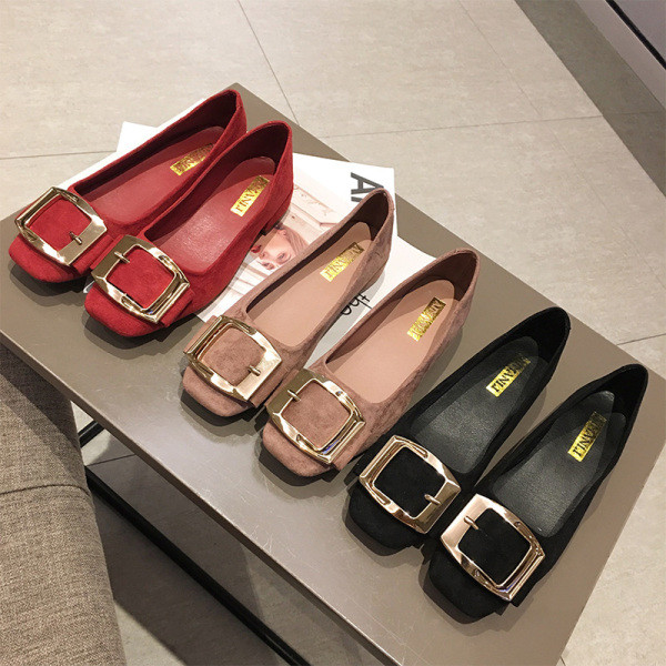 Modernūs moteriški batai su metaline sagtimi