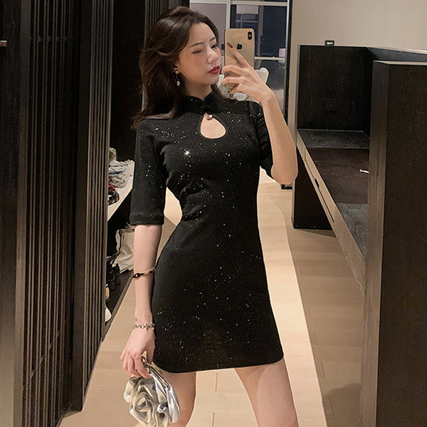 Retro stílusú női ruha rövid ujjú, fényes hatású