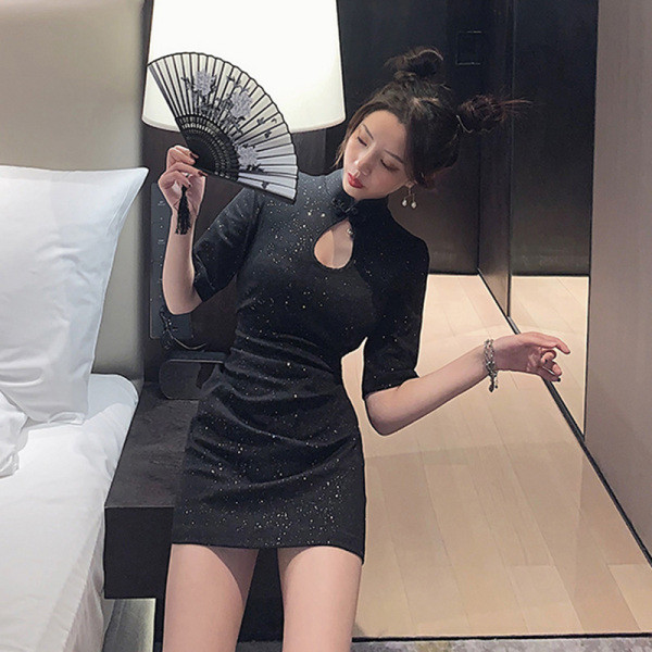 Retro stílusú női ruha rövid ujjú, fényes hatású