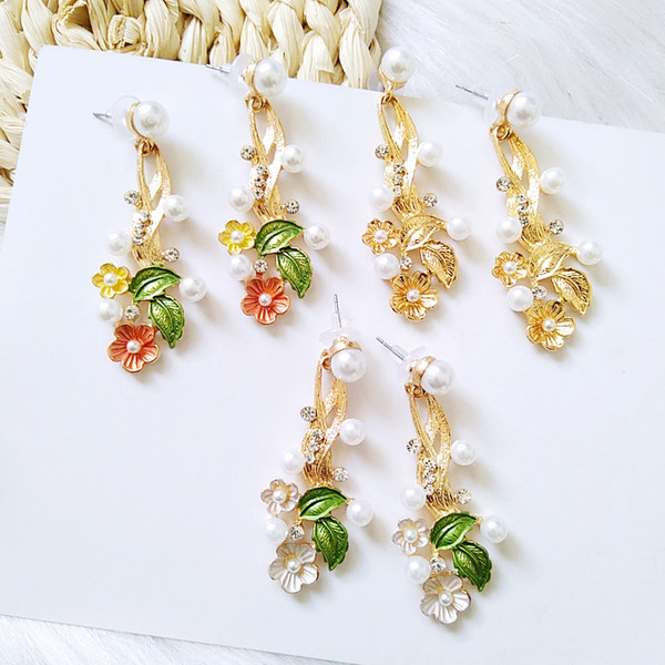 Gari sieviešu auskari ar ziediem