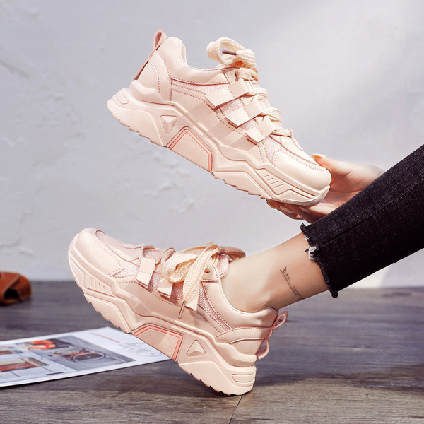 Laisvalaikiai moteriški sportbačiai iš eko odos su aukštais padais ir raišteliais