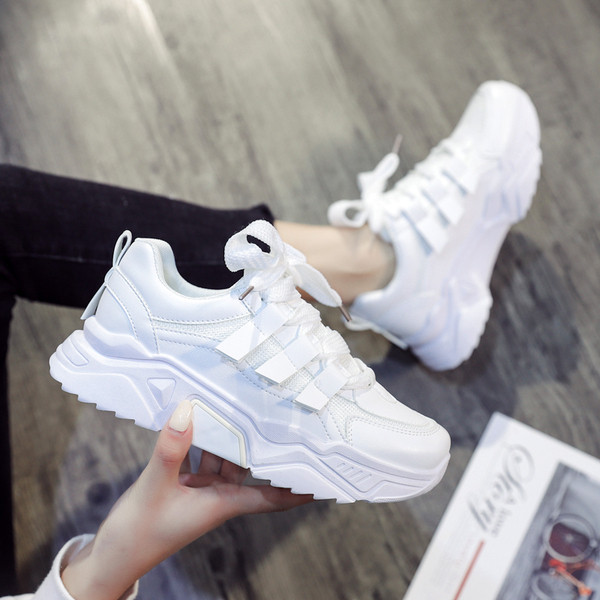 Laisvalaikiai moteriški sportbačiai iš eko odos su aukštais padais ir raišteliais