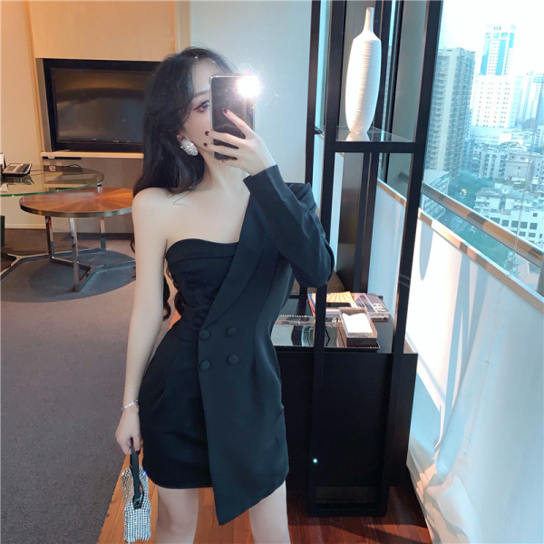 Moderna īsa, asimetriska melna kleita