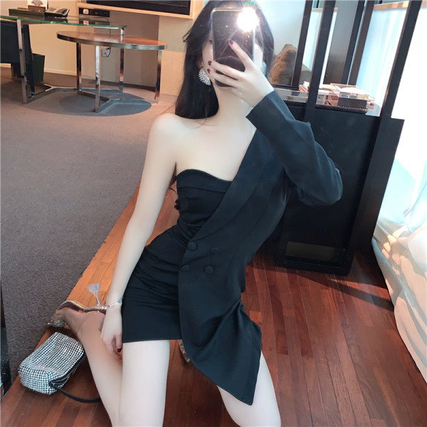 Moderna īsa, asimetriska melna kleita