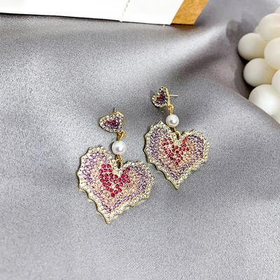 Női fülbevaló színes kövekkel, szív alakú