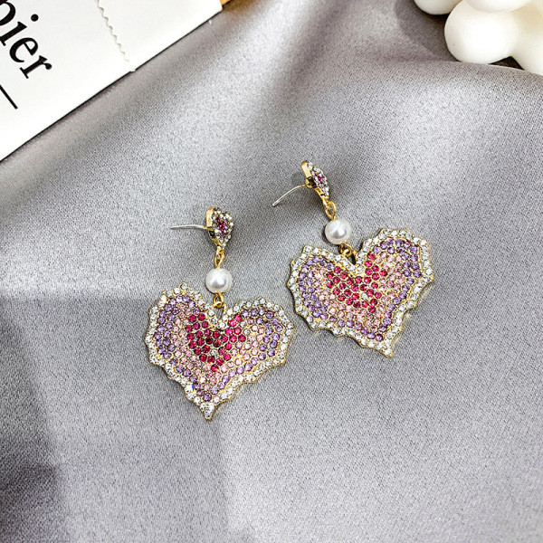Női fülbevaló színes kövekkel, szív alakú