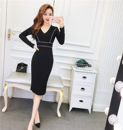 Elegantiška vasariška suknelė su V formos iškirpte modeliu