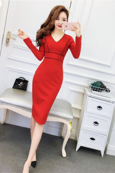 Elegantiška vasariška suknelė su V formos iškirpte modeliu