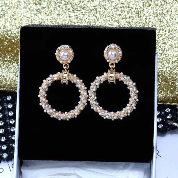 Cercei rotunzi de dama cu perle