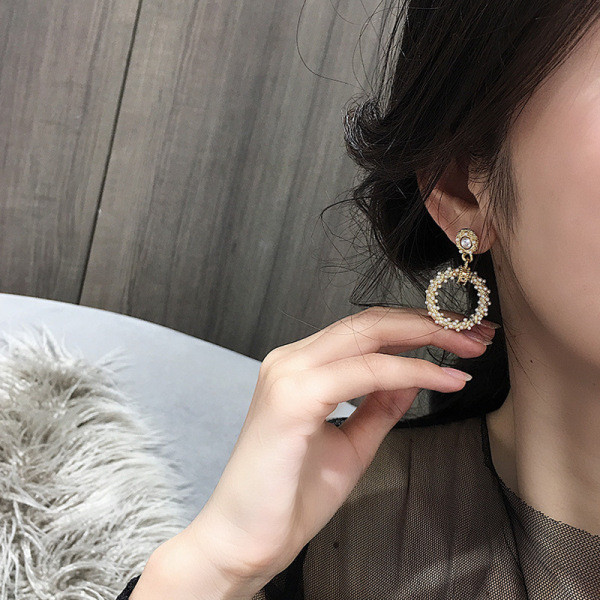 Cercei rotunzi de dama cu perle