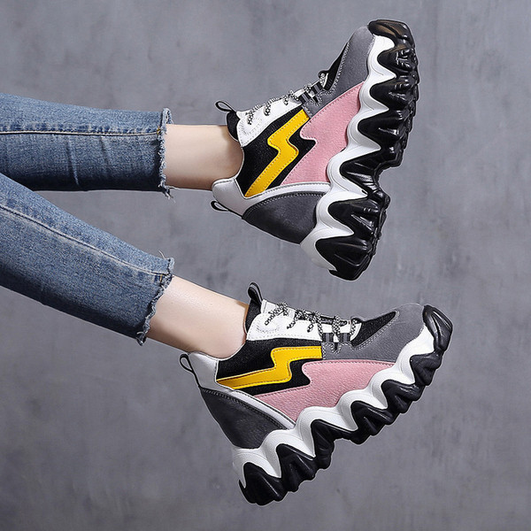 Jauns krāsainu sieviešu kedu modelis no eko zamšādas ar iekšējo platformu un raupju zoli