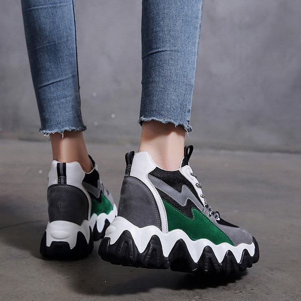 Jauns krāsainu sieviešu kedu modelis no eko zamšādas ar iekšējo platformu un raupju zoli